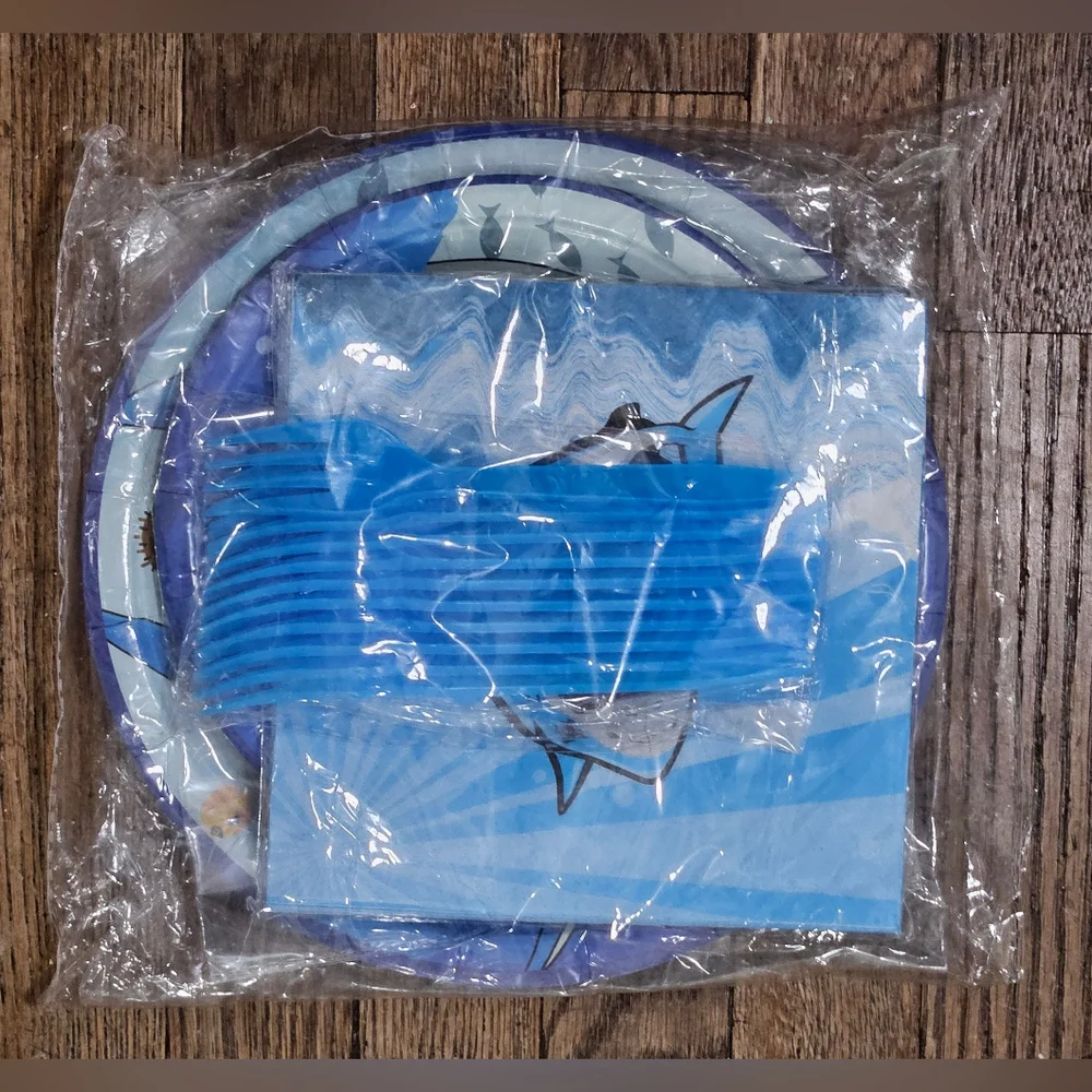 NIB Shark disposable table ware